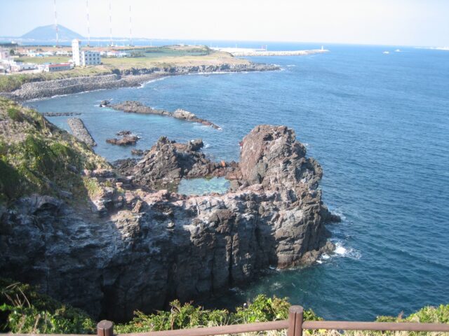 済州火山島と溶岩洞窟群