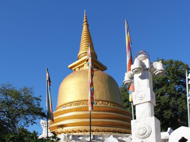 ランギリ・ダンブッラの石窟寺院