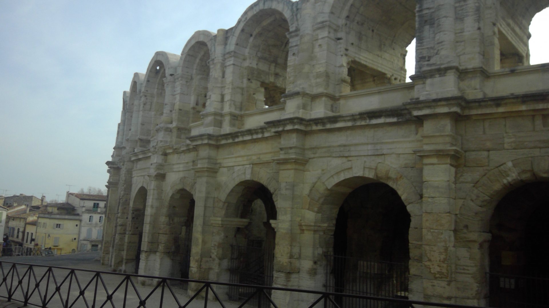 アルルのローマ遺跡とロマネスク建築