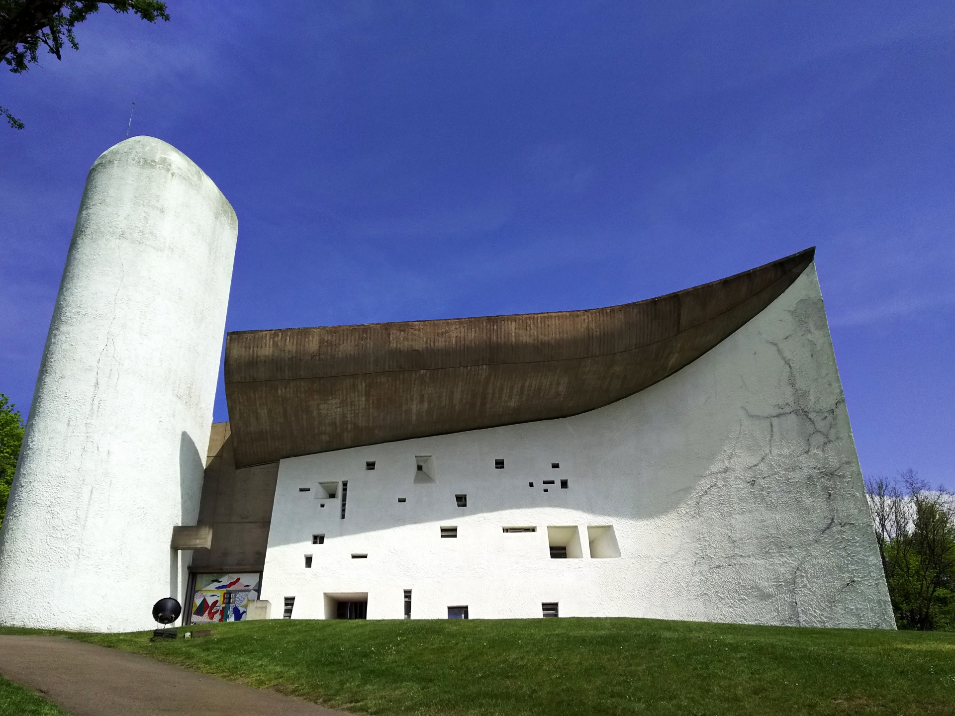 ル・コルビュジエの建築作品：近代建築運動への顕著な貢献