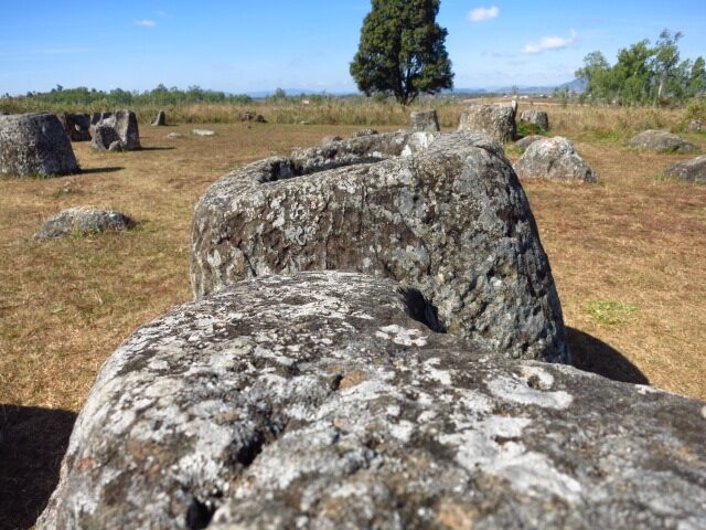 ジャール平原：シェンクワン県の巨大石壺遺跡群